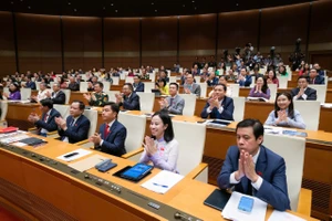 Chính phủ nhiệm kỳ khóa XVI có 14 Bộ, 3 cơ quan ngang Bộ