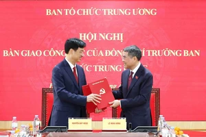 Thủ tướng Lê Minh Hưng bàn giao nhiệm vụ Trưởng Ban Tổ chức Trung ương