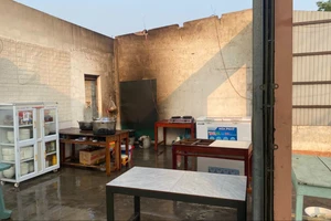 Mưa giông, lốc xoáy giật bay mái nhà ở Quảng Trị