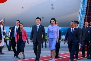 Tổng thống Hàn Quốc Lee Jae Myung và Phu nhân đến Hà Nội, bắt đầu thăm cấp Nhà nước Việt Nam