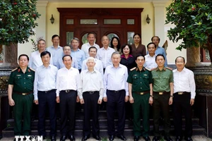 Tổng Bí thư, Chủ tịch nước Tô Lâm thăm các nguyên lãnh đạo Đảng, Nhà nước và Mẹ Việt Nam anh hùng