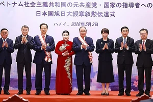 Thủ tướng Nhật Bản trao Huân chương Mặt trời mọc cho nguyên Tổng Bí thư Nông Đức Mạnh, nguyên Thủ tướng Nguyễn Tấn Dũng
