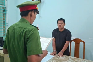 Bắt giam kẻ chặn đường, đuổi theo xe cứu thương suốt 10 km