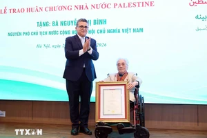 Nguyên Phó Chủ tịch nước Nguyễn Thị Bình nhận Huân chương cao quý của Palestine