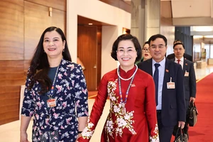 Ảnh: Đại biểu dự ngày làm việc thứ ba Đại hội XIII của Đảng 