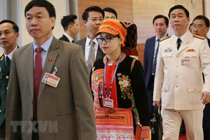 Các đại biểu đến dự ngày làm việc thứ ba Đại hội XIII của Đảng. Ảnh: TTXVN