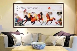 Đừng treo những loại tranh này trong phòng khách 