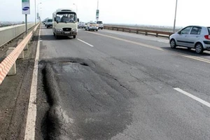 Bộ trưởng Bộ GTVT nói gì về sửa chữa cầu Thăng Long?