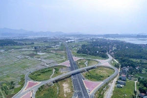 Quảng Ninh: Tháng 10 dự kiến thu phí cầu Bạch Đằng