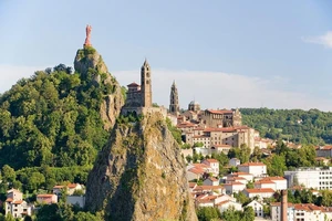 Thót tim với những công trình độc, lạ trên vách núi 