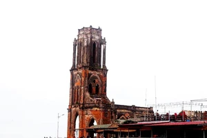 Nhà thờ Trái tim: Khi hoang tàn thành chốn rong chơi