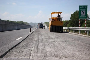 Bộ GTVT cho thu phí trở lại đường cao tốc 34.500 tỉ đồng