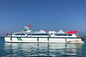 Đã có tàu siêu tốc 'khủng' chở khách ra đảo Lý Sơn