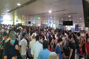 Ùn tắc ở Tân Sơn Nhất sau sự cố máy bay trượt đường băng