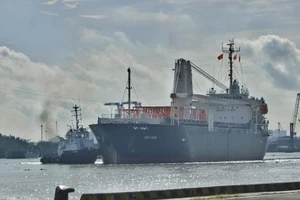 Nóng: Đoàn tàu metro số 1 vừa cập cảng Khánh Hội