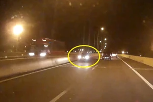 Truy tìm chiếc xe 'ma' chạy ngược chiều trên cao tốc