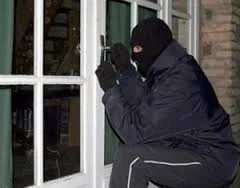 Cướp xông vào nhà cướp vàng lúc rạng sáng