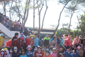 Quốc lộ 1K tê liệt vì công nhân Công ty Pouchen Việt Nam ngừng việc 