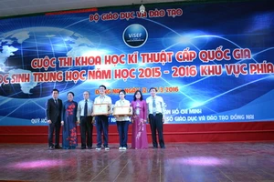 Thiết bị vượt địa hình cho người khuyết tật thắng giải cuộc thi KHKT