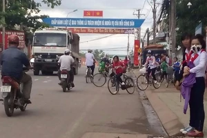 Chủ tịch xã kêu cứu cấp trên vì xe ben lộng hành