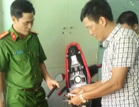 Xác định được đối tượng bắn trả công an, cướp xe giữa chợ tại Đồng Nai