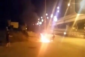 Hút thuốc lúc mua xăng, 1 thanh niên bị thiêu thành 'đuốc sống'