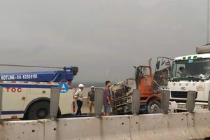 Cháy xe container trên cao tốc TP.HCM - Long Thành