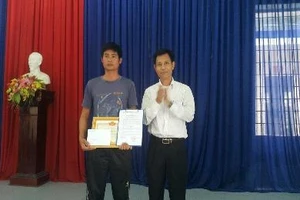 Thưởng nóng tài xế xe tải 'dìu' xe khách mất thắng đổ đèo 