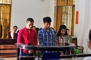 Ba thanh niên vây đánh hai cảnh sát bị thương lãnh án