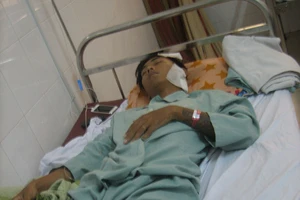 Thanh niên bị nhóm côn đồ dùng mã tấu chém trọng thương