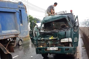 5 xe tải đâm liên hoàn trên quốc lộ, 1 người bị thương