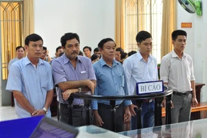 Trả hồ sơ vụ 5 bảo vệ rừng phá chòi tôm 