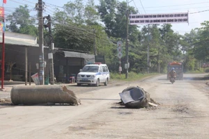  Đồng Nai: Người dân chặn đường ngăn xe vào mỏ đá