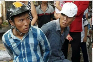 Tên cướp nhảy xuống ao vẫn bị người dân lôi lên 