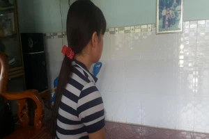 Dùng điện thoại cùi bắp dụ tình bé gái 15 tuổi