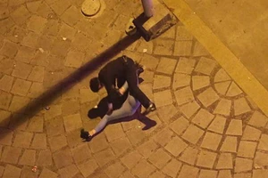 Cô gái gọi người đến đánh chết bạn nhậu