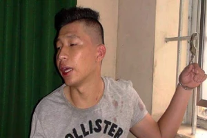 Cầm súng đuổi theo con nợ giữa phố như phim hành động