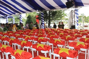 Truy điệu các liệt sĩ hy sinh tại sân bay Biên Hòa