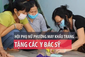 Hội phụ nữ phường may khẩu trang kèm tấm chắn tặng y bác sĩ