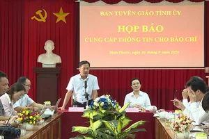 Clip họp báo vụ nhảy lầu tự tử ở trụ sở tòa Bình Phước