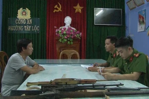 Huế: Tiếp nhận nhiều vũ khí, vật liệu nổ do người dân giao nộp