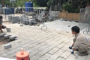 Hà Nội: Lát đá vỉa hè và kè xung quanh Hồ Gươm