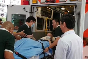 Bệnh nhân 91 rời Bệnh viện Chợ Rẫy ra sân bay về nước