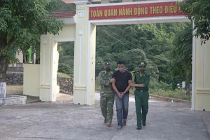 Bắt đối tượng vận chuyển gần 8000 viên ma túy qua biên giới