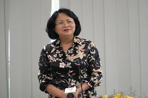 Phó Chủ tịch nước xúc động khi thăm hai bé Trúc Nhi- Diệu Nhi