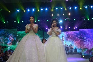 Lần đầu tiên 4 hoa hậu xuất hiện trong chương trình thời trang