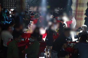 Kiểm tra quán bar, phát hiện 22 người dương tính với ma túy