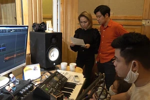 Nghệ sĩ hỗ trợ y bác sĩ, phóng viên ở Đà Nẵng mùa COVID-19 