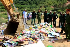 Nghệ An: Tiêu hủy 100 dao kiếm, súng tự chế các loại 