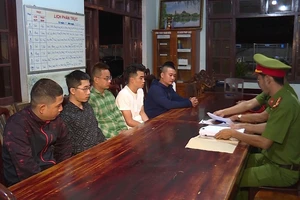 Bắt các đối tượng cho vay nặng lãi đến 720%/năm